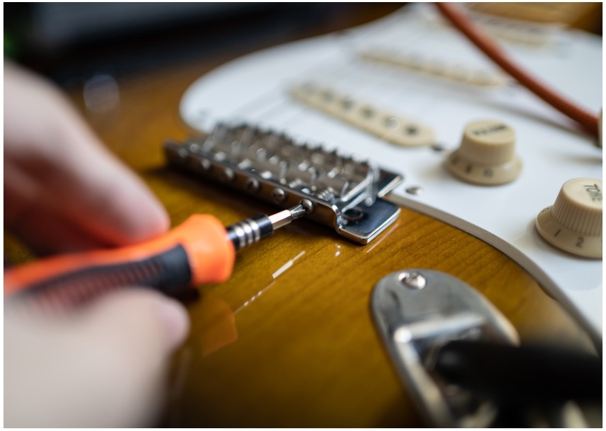 Guitar Maintenance - de_intonatie